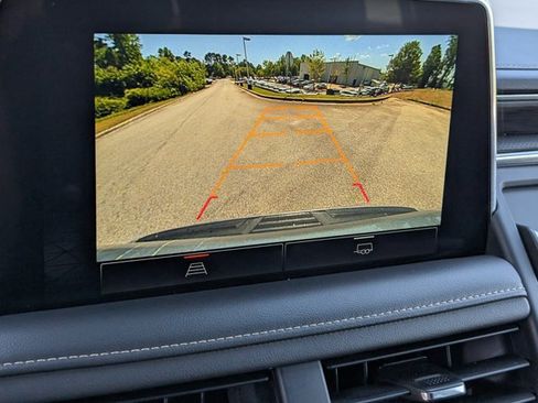 Used 2023 GMC Yukon SLT AWD/4WD image 60
