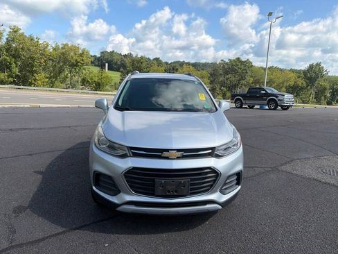 Used 2017 Chevrolet Trax LT w/ LT Convenience Package AWD/4WD image 3