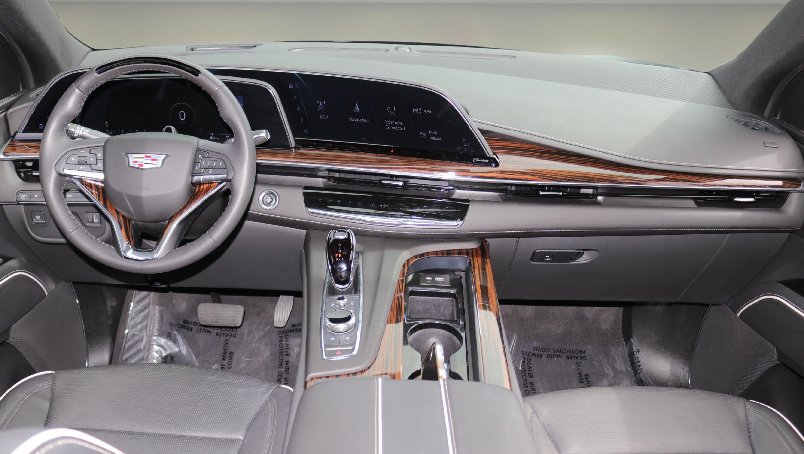Used 2023 Cadillac Escalade ESV Premium Luxury AWD/4WD image 13