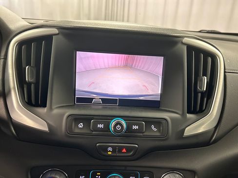 Used 2024 GMC Terrain SLE w/ Driver Convenience Package image 18