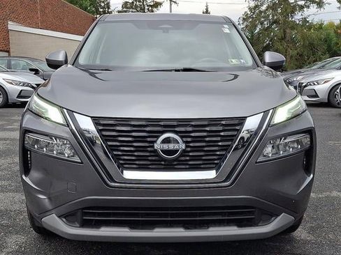 Used 2023 Nissan Rogue SV image 2