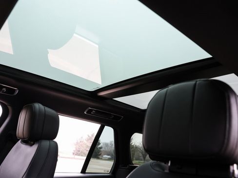 Used 2025 Land Rover Range Rover SE image 41