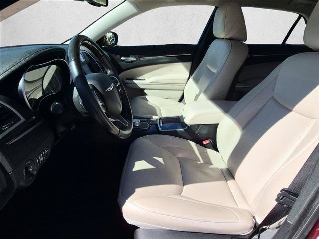 Used 2018 Chrysler 300 Limited RWD image 15