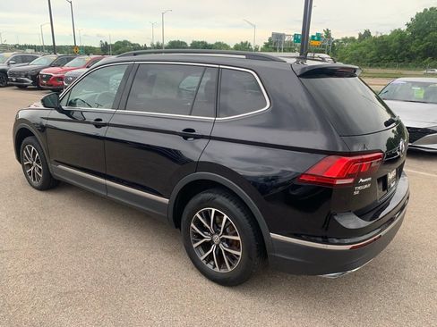Used 2020 Volkswagen Tiguan SE w/ Panoramic Sunroof Package FWD image 3
