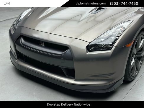 Used 2009 Nissan GT-R Premium image 14