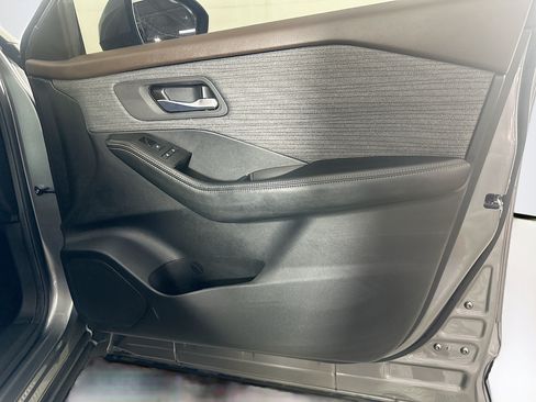 Used 2023 Nissan Rogue SV FWD image 30