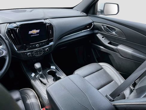 Used 2023 Chevrolet Traverse Premier FWD image 25