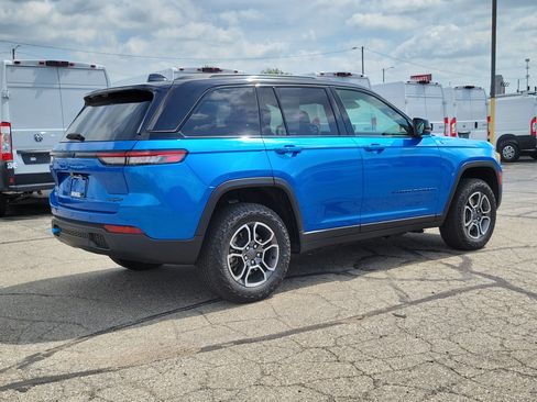 Used 2023 Jeep Grand Cherokee Trailhawk w/ Advanced Protech Group II AWD/4WD image 4
