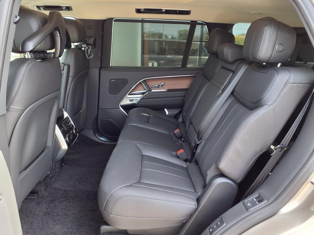 New 2026 Land Rover Range Rover Long Wheelbase SE AWD/4WD image 8