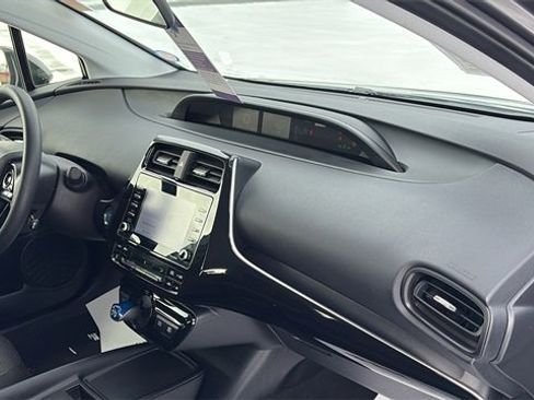 Used 2021 Toyota Prius LE image 27