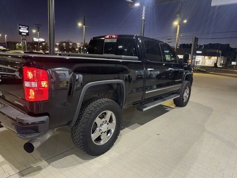 Used 2015 GMC Sierra 2500 Denali w/ Duramax Plus Package image 4