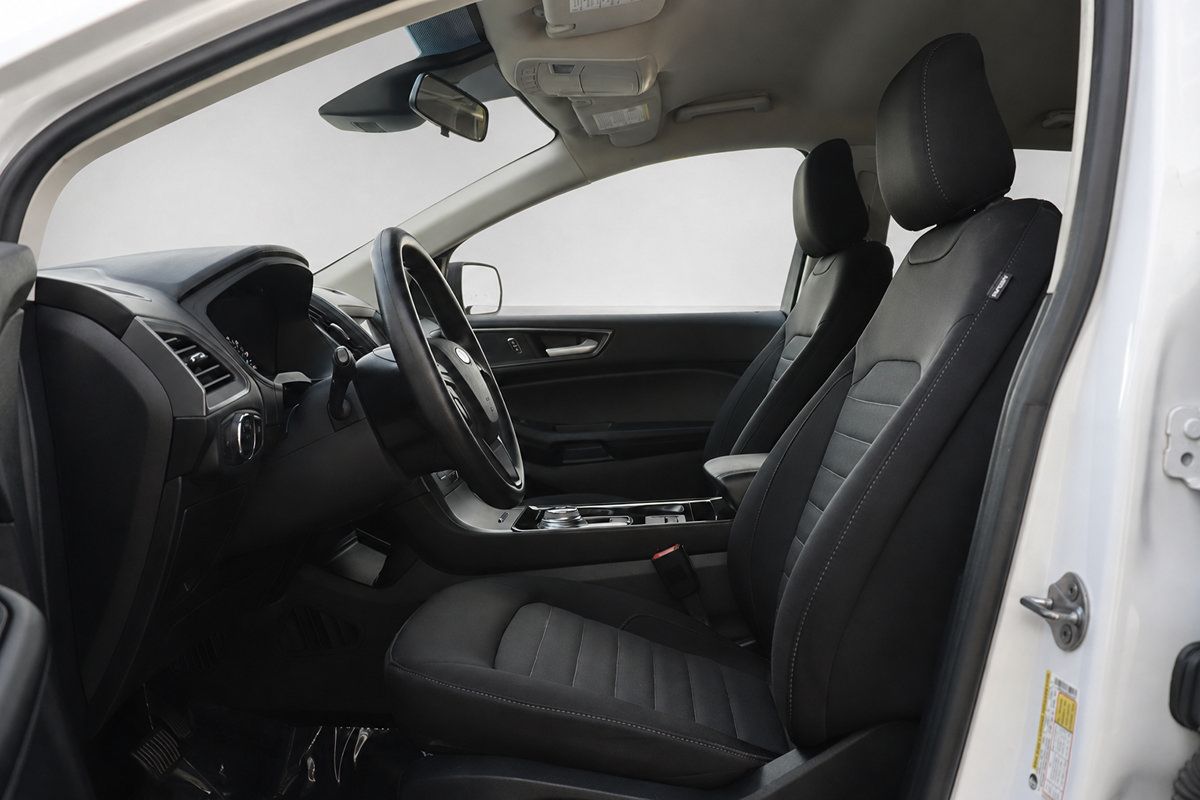 Used 2020 Ford Edge SE FWD image 25