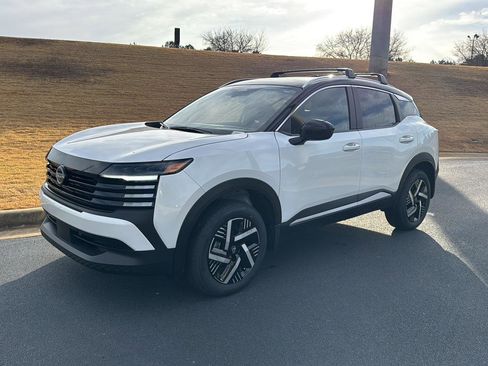 New 2026 Nissan Kicks SV w/ Cold Weather Package image 2