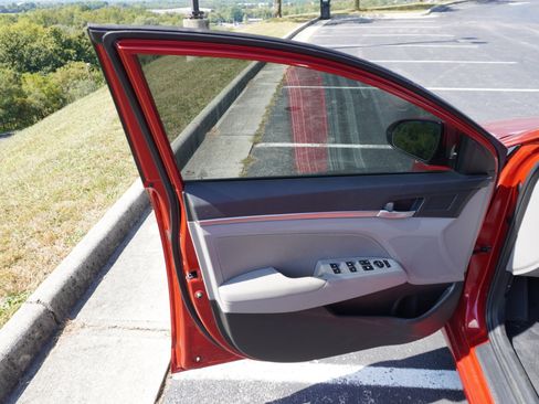 Used 2020 Hyundai Elantra Value Edition image 17