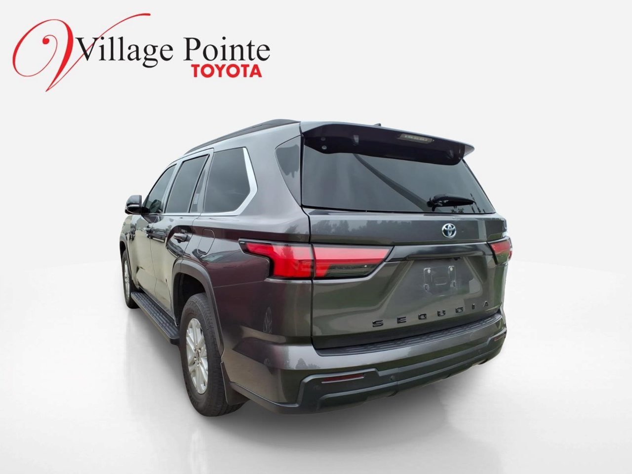 Used 2023 Toyota Sequoia SR5 w/ SR5 Premium Package RWD image 2