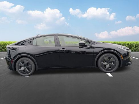 New 2026 Toyota Prius Plug-In Hybrid image 4