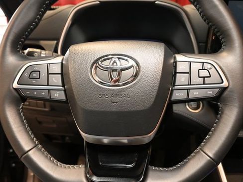 Used 2025 Toyota Highlander XSE image 16