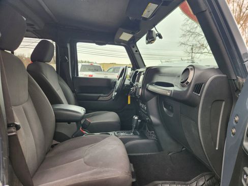 Used 2017 Jeep Wrangler Unlimited Sport image 38