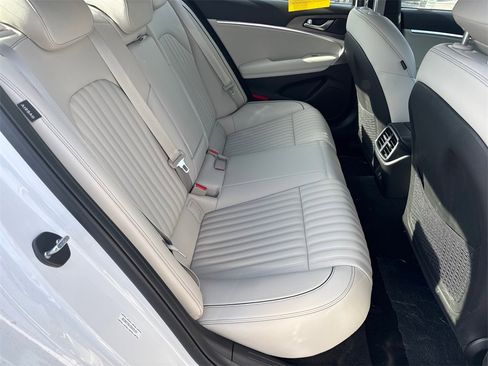 Used 2025 Genesis G70 2.5T w/ Sport Prestige Package image 15