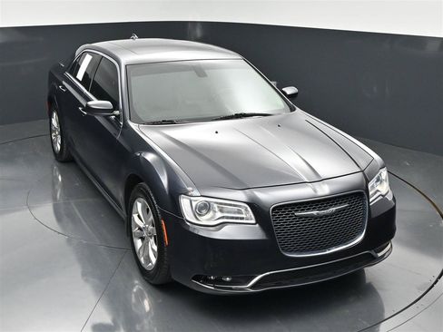 Used 2017 Chrysler 300 Limited w/ Value Package AWD/4WD image 20