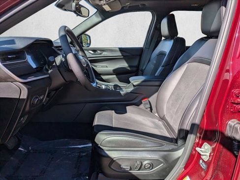 New 2024 Jeep Grand Cherokee Altitude image 4