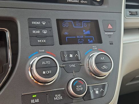 Used 2020 Toyota Sienna LE FWD image 19