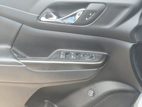 Used 2023 GMC Acadia SLT image 13