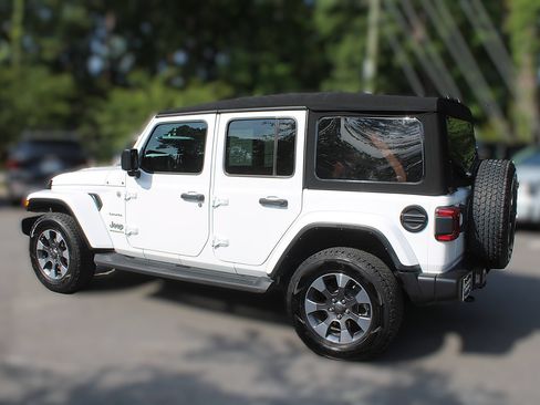 Used 2023 Jeep Wrangler Unlimited Sahara w/ LED Lighting Group AWD/4WD image 6