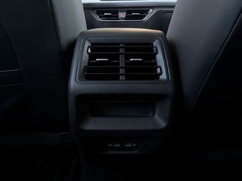 Used 2026 Volkswagen Tiguan SE FWD image 13