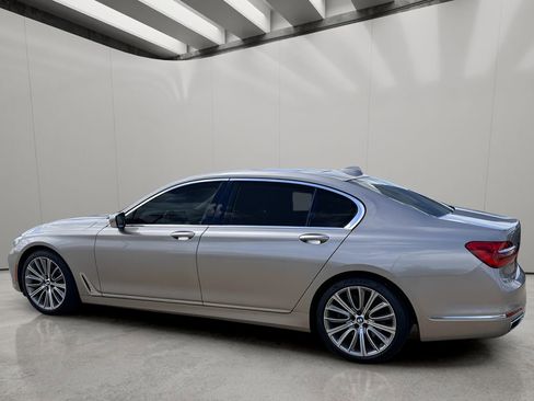 Used 2018 BMW 750i RWD image 3