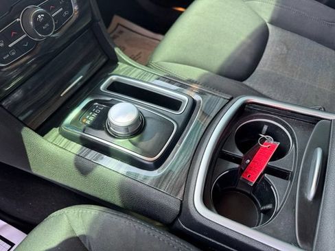 Used 2022 Chrysler 300 Touring w/ Sport Appearance Package RWD image 18