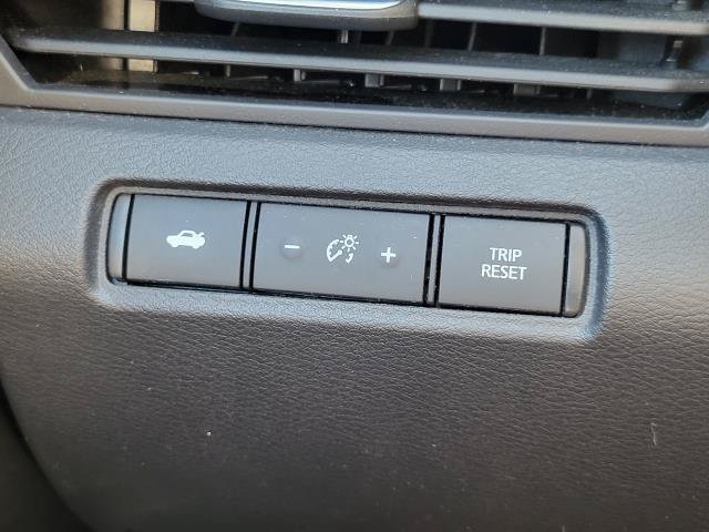 Used 2025 Nissan Altima 2.5 SV FWD image 14