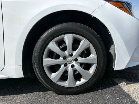 Used 2022 Toyota Corolla LE image 23