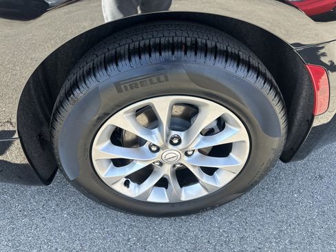 New 2026 Chrysler Pacifica Limited FWD image 20