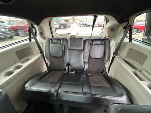 Used 2020 Dodge Grand Caravan SXT image 6