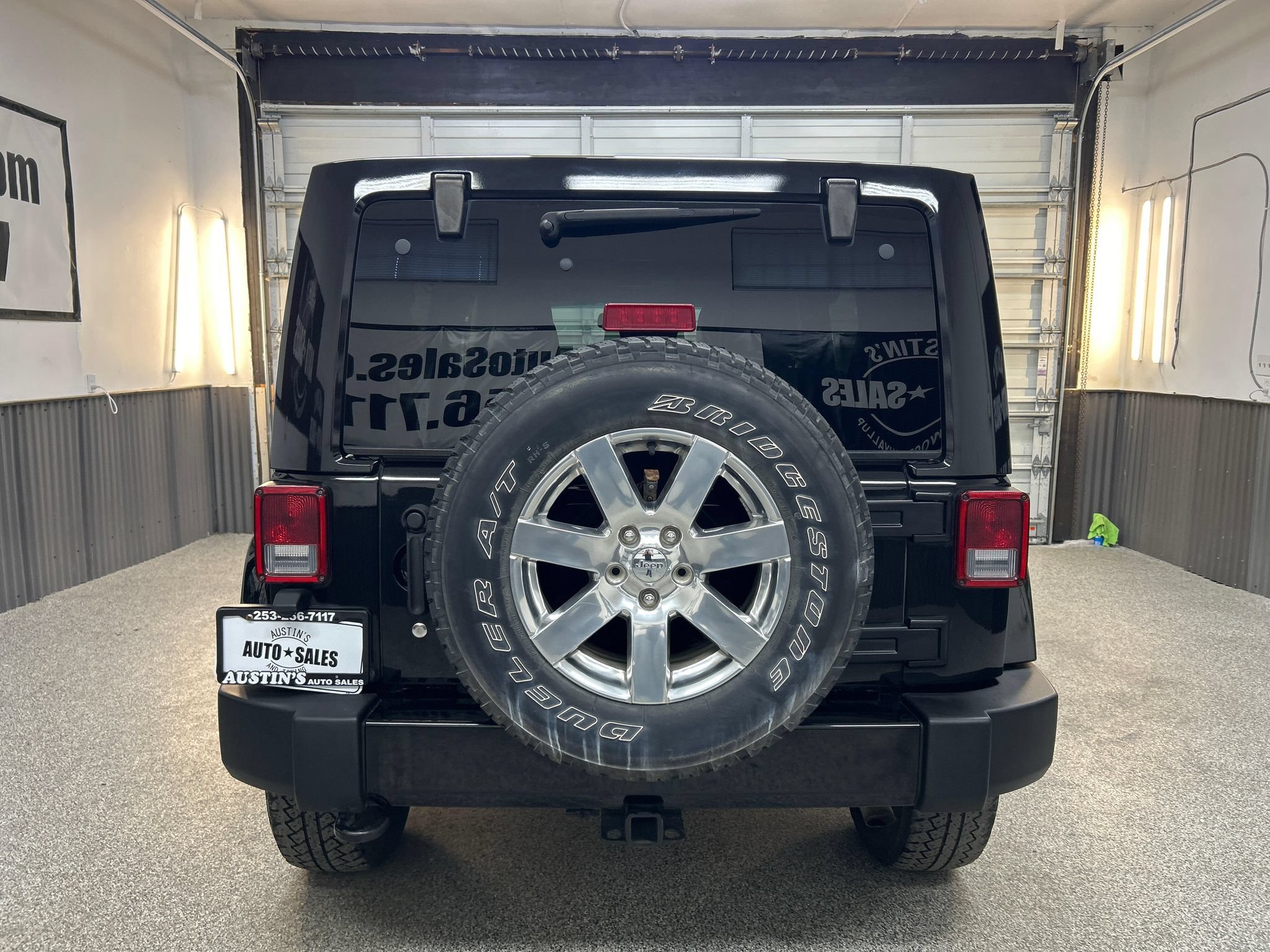 Used 2016 Jeep Wrangler Unlimited Sahara w/ Dual Top Group AWD/4WD image 5