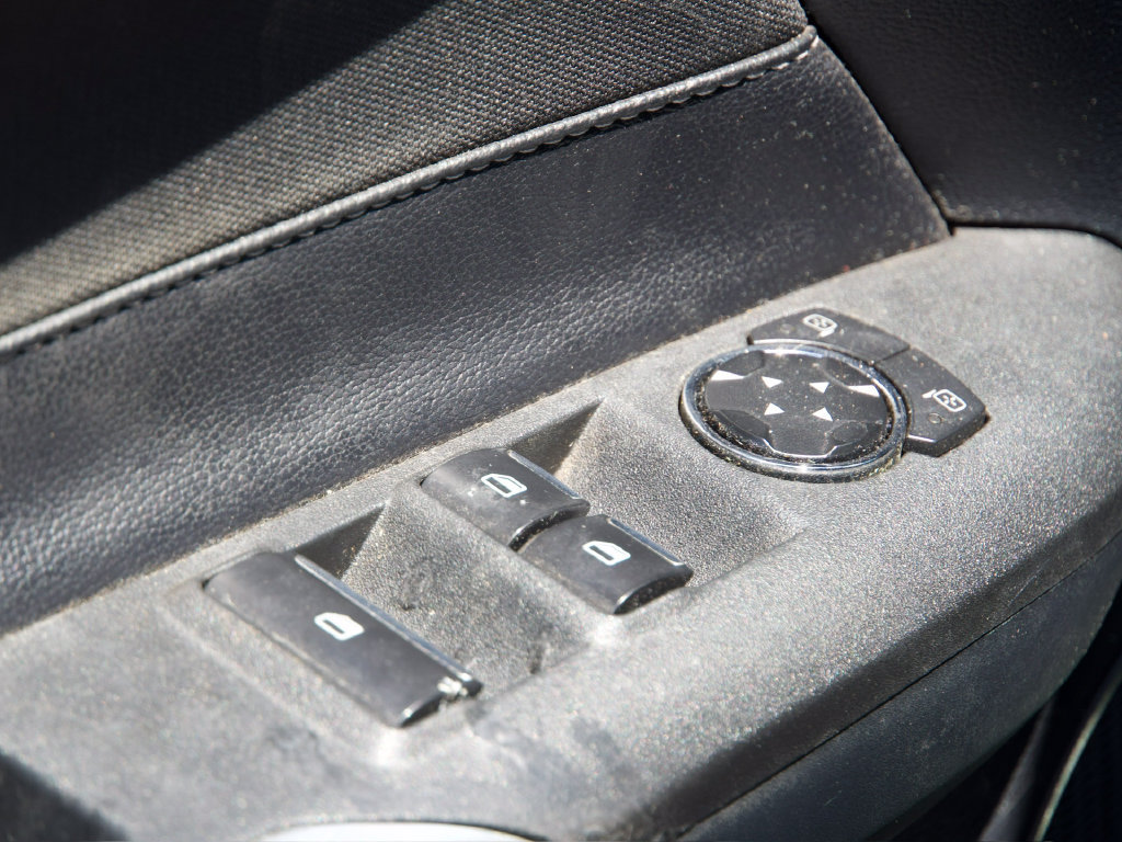Used 2015 Ford Mustang Convertible RWD image 18