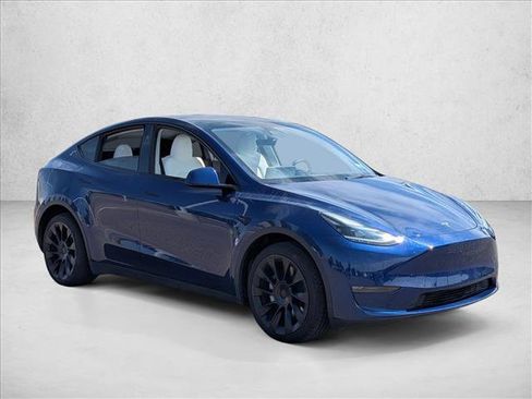 Used 2023 Tesla Model Y Long Range AWD/4WD image 3