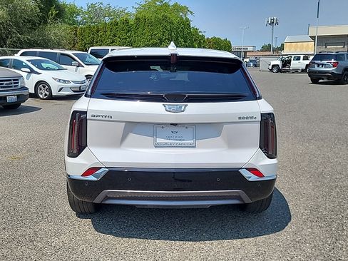 Certified 2025 Cadillac Optiq Luxury 2 w/ LPO, Floor Liner Package AWD/4WD image 6