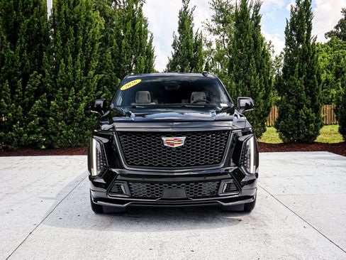 Used 2026 Cadillac Escalade V AWD/4WD image 3