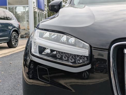 Certified 2022 Volvo XC90 T6 Momentum image 10