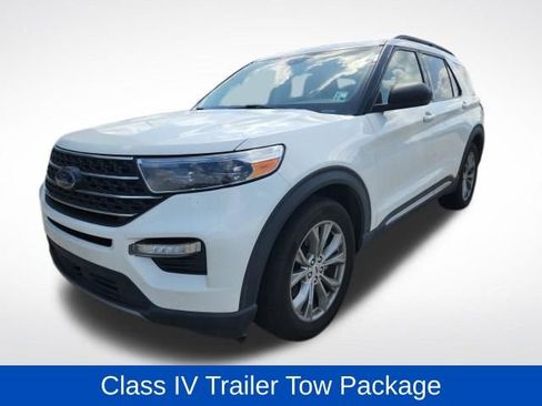 Used 2022 Ford Explorer XLT w/ Equipment Group 202A image 4