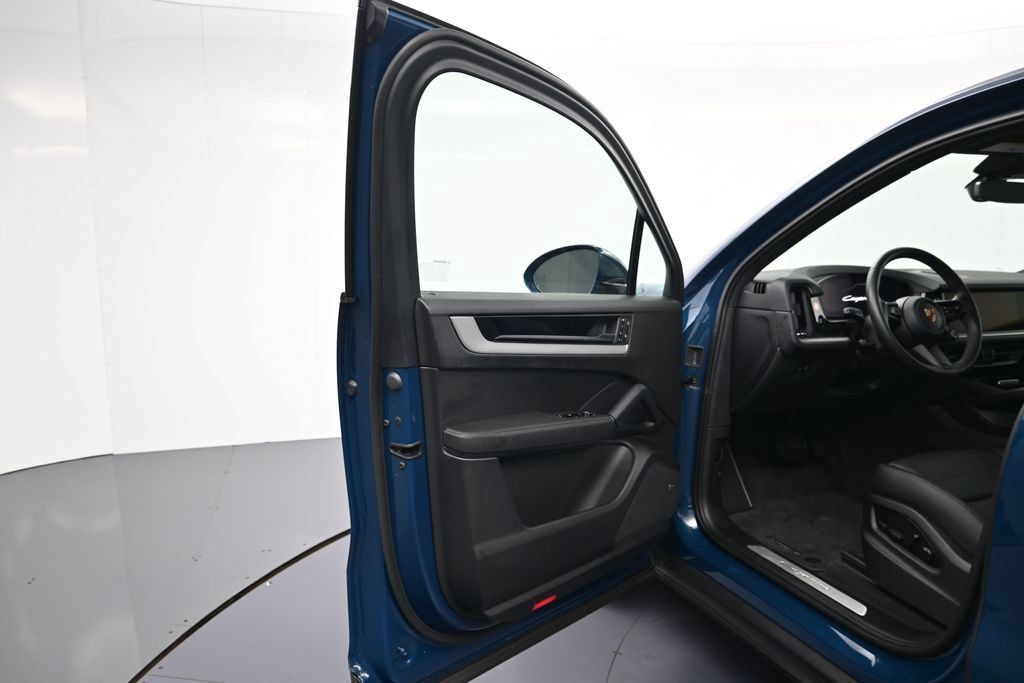 Used 2026 Porsche Cayenne AWD/4WD image 15