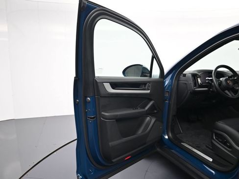 Used 2026 Porsche Cayenne AWD/4WD image 15