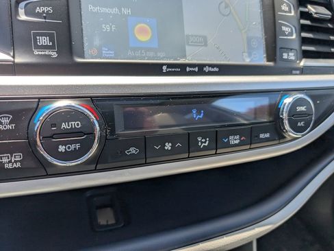 Used 2018 Toyota Highlander Limited AWD/4WD image 25