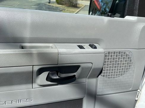 Used 2012 Ford E-350 and Econoline 350 XLT RWD image 8