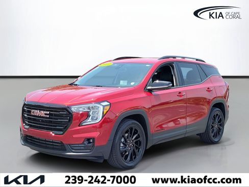 Used 2023 GMC Terrain SLT w/ Infotainment Package II FWD image 3