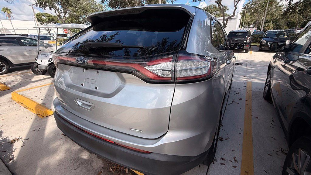 Used 2018 Ford Edge SE FWD image 11