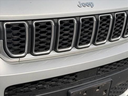 Used 2022 Jeep Grand Cherokee L Laredo w/ Luxury Tech Group I AWD/4WD image 21