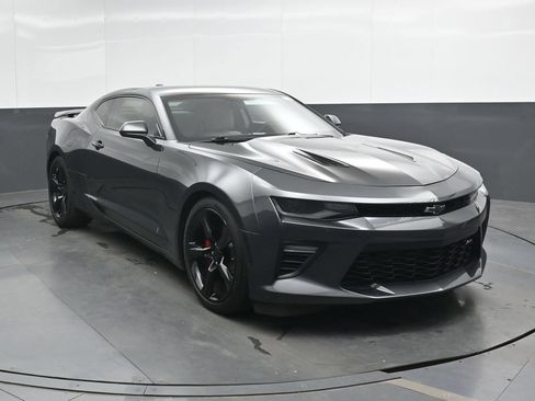 Used 2017 Chevrolet Camaro SS RWD image 4